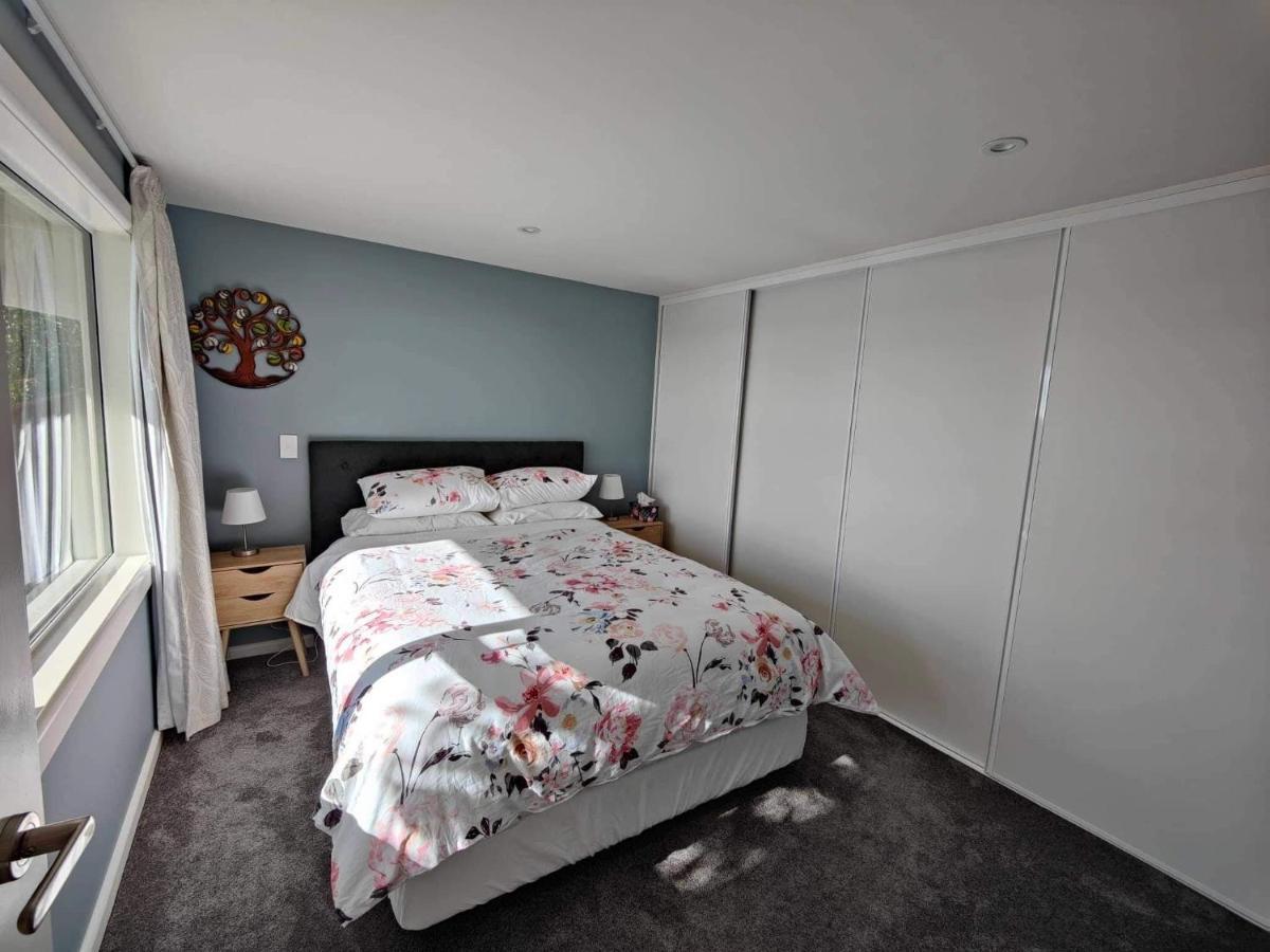 Fully Renovated Hillside Apartment Close To City ไครสต์เชิร์ช ภายนอก รูปภาพ