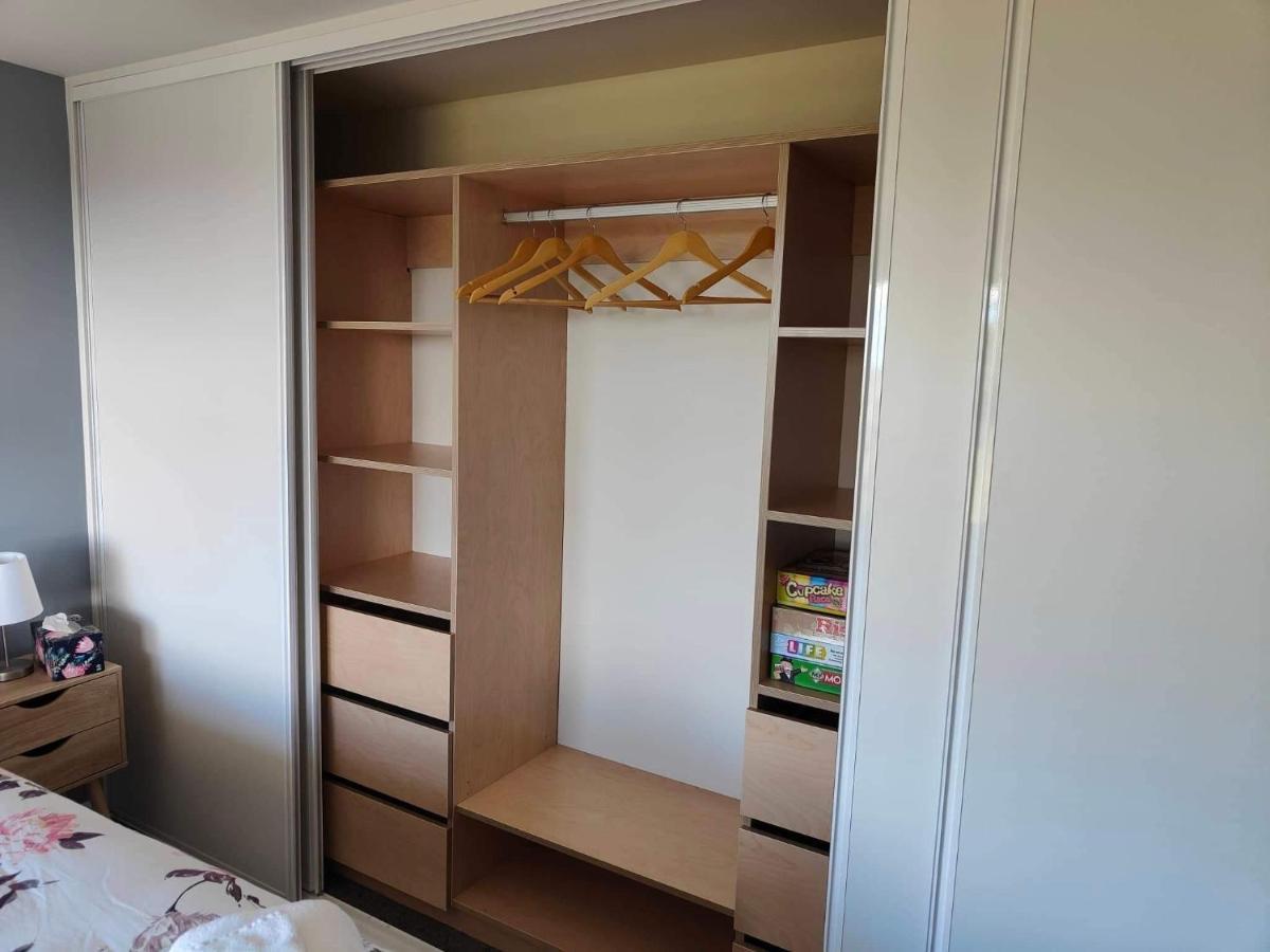 Fully Renovated Hillside Apartment Close To City ไครสต์เชิร์ช ภายนอก รูปภาพ