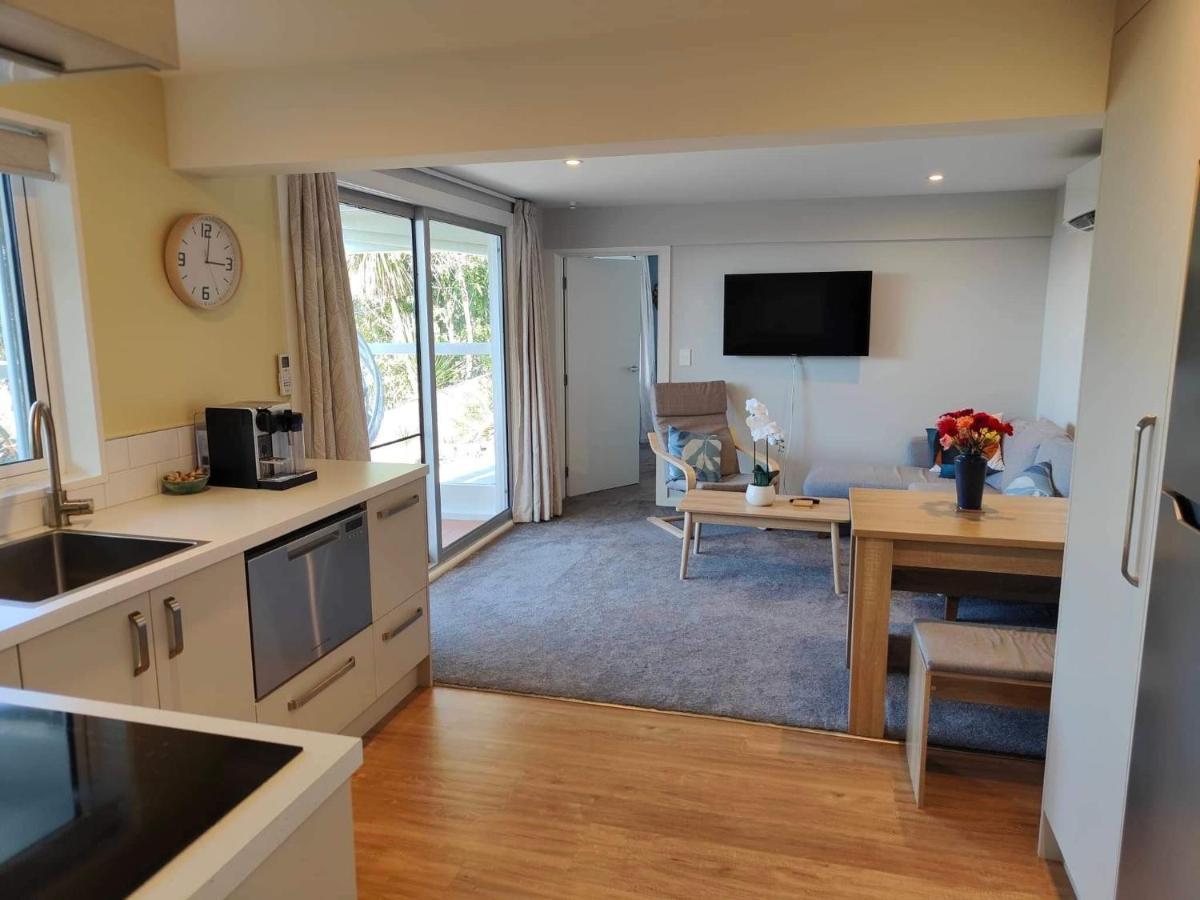 Fully Renovated Hillside Apartment Close To City ไครสต์เชิร์ช ภายนอก รูปภาพ